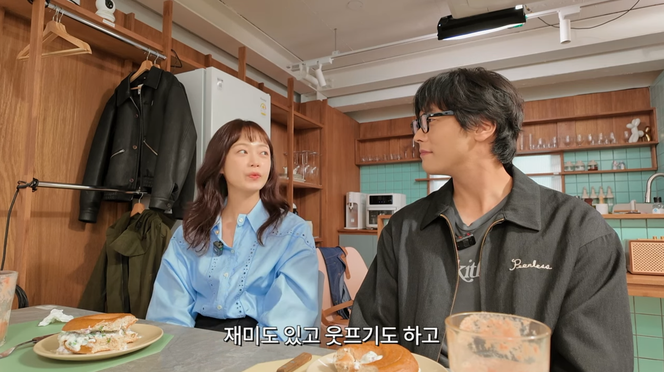 Jeon So-min, após deixar o Running Man, recarrega suas energias com um emprego de meio período