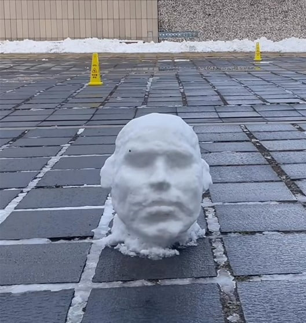 De Olaf a Pietà: obras de arte em neve criadas pela nevasca