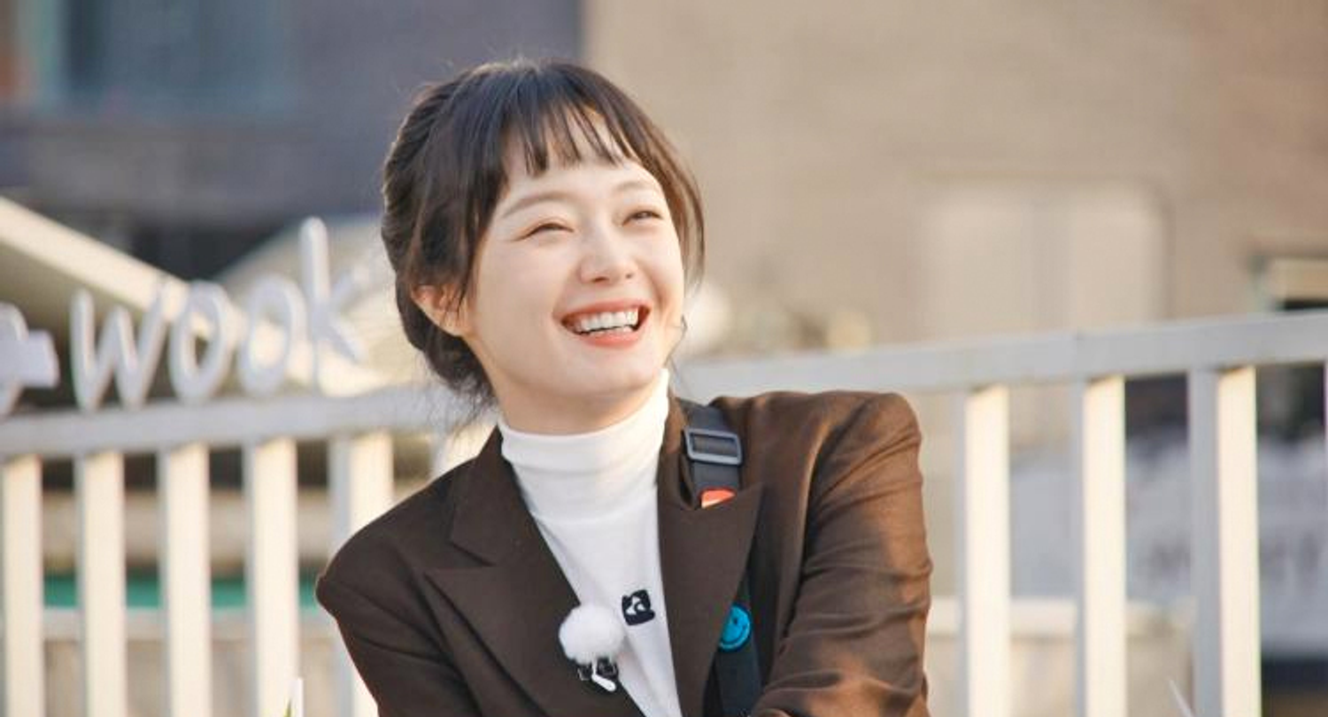 Jeon So-min, após deixar o Running Man, recarrega suas energias com um emprego de meio período