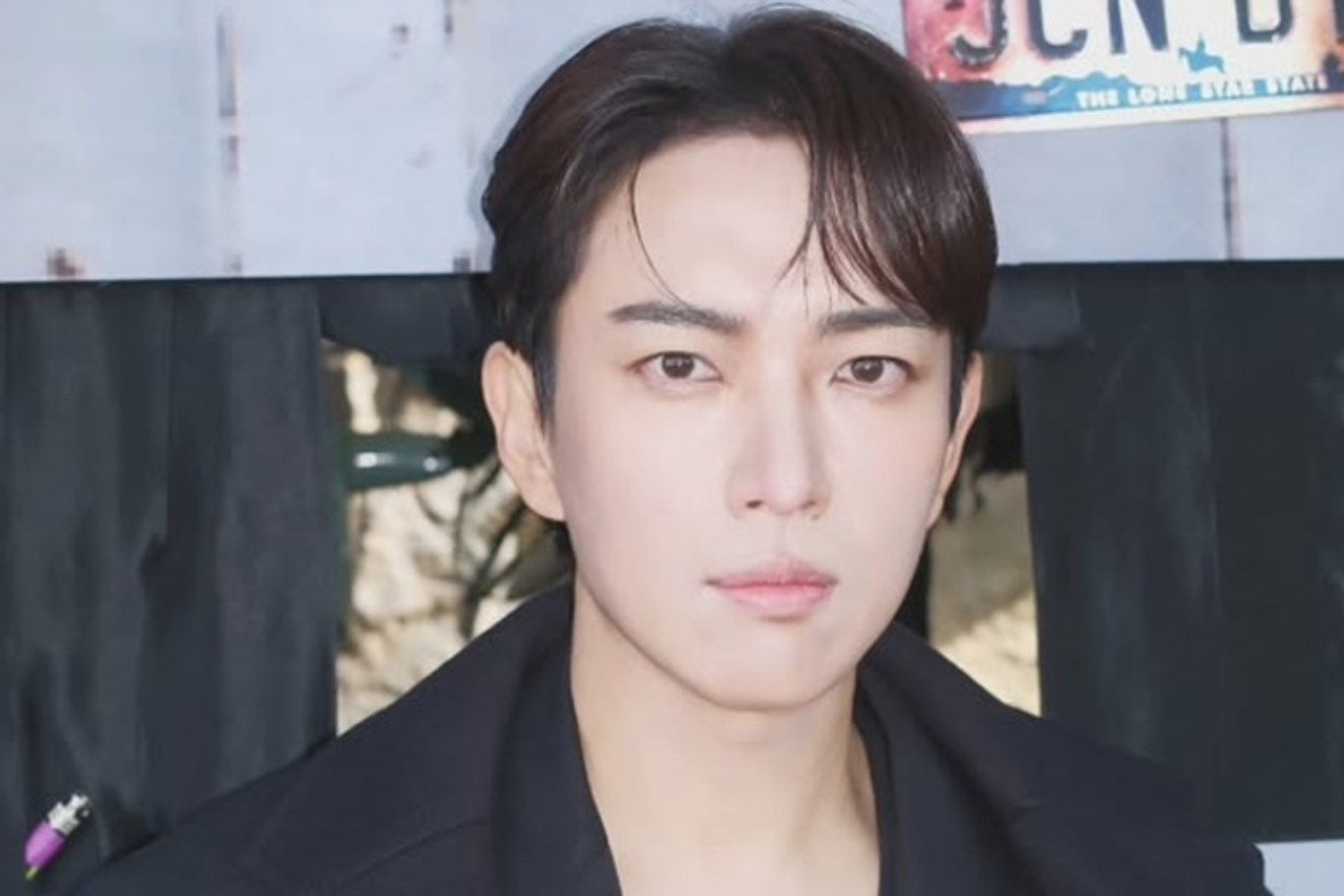 Jang Sung-gyu deelt foto die op Cha Eun-woo lijkt; enorme reacties: 